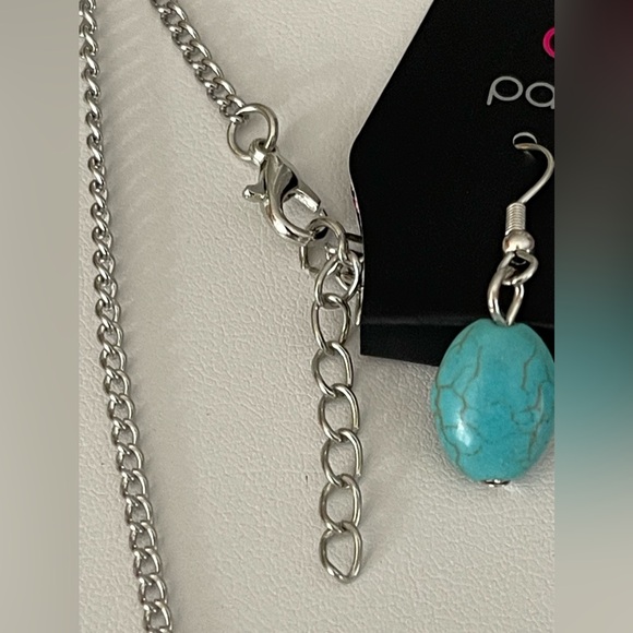 NWT PAPARAZZI NECKLACE & EARRINGS SET. Silver-Tone & Turqoise colored settings. - Picture 6 of 7